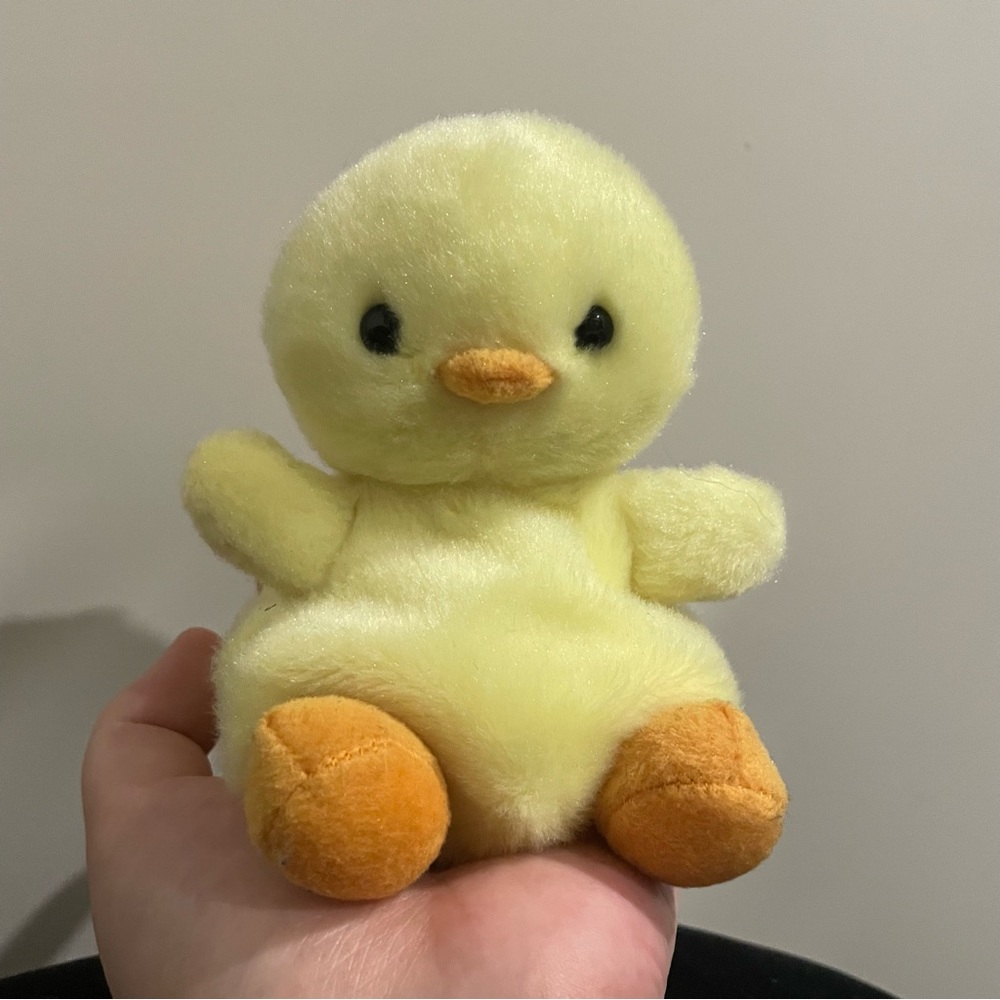 Besty Chick palm pal by Aurora
